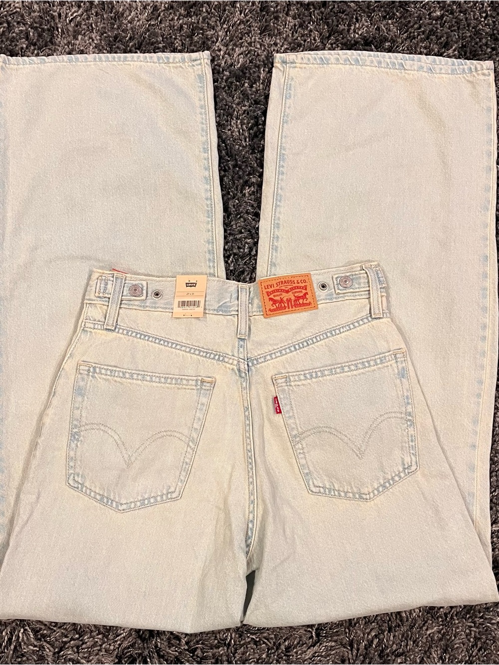 🌼NWT LEVI’S CINCHED BAGGY WIDE LEG JEANS SIZE 27x31🌼 - Picture 7 of 9